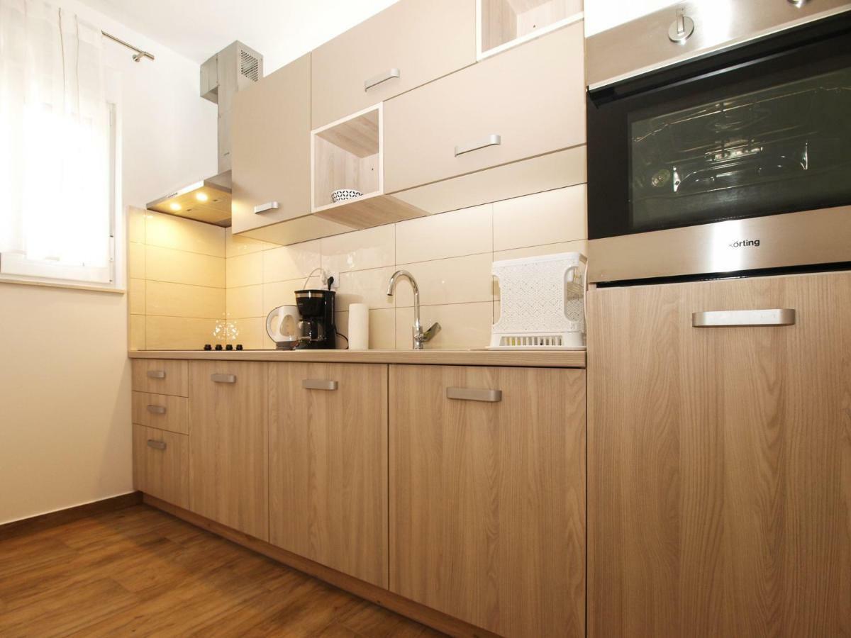 4 Stars Apartments-Pikula Fazana Exterior photo