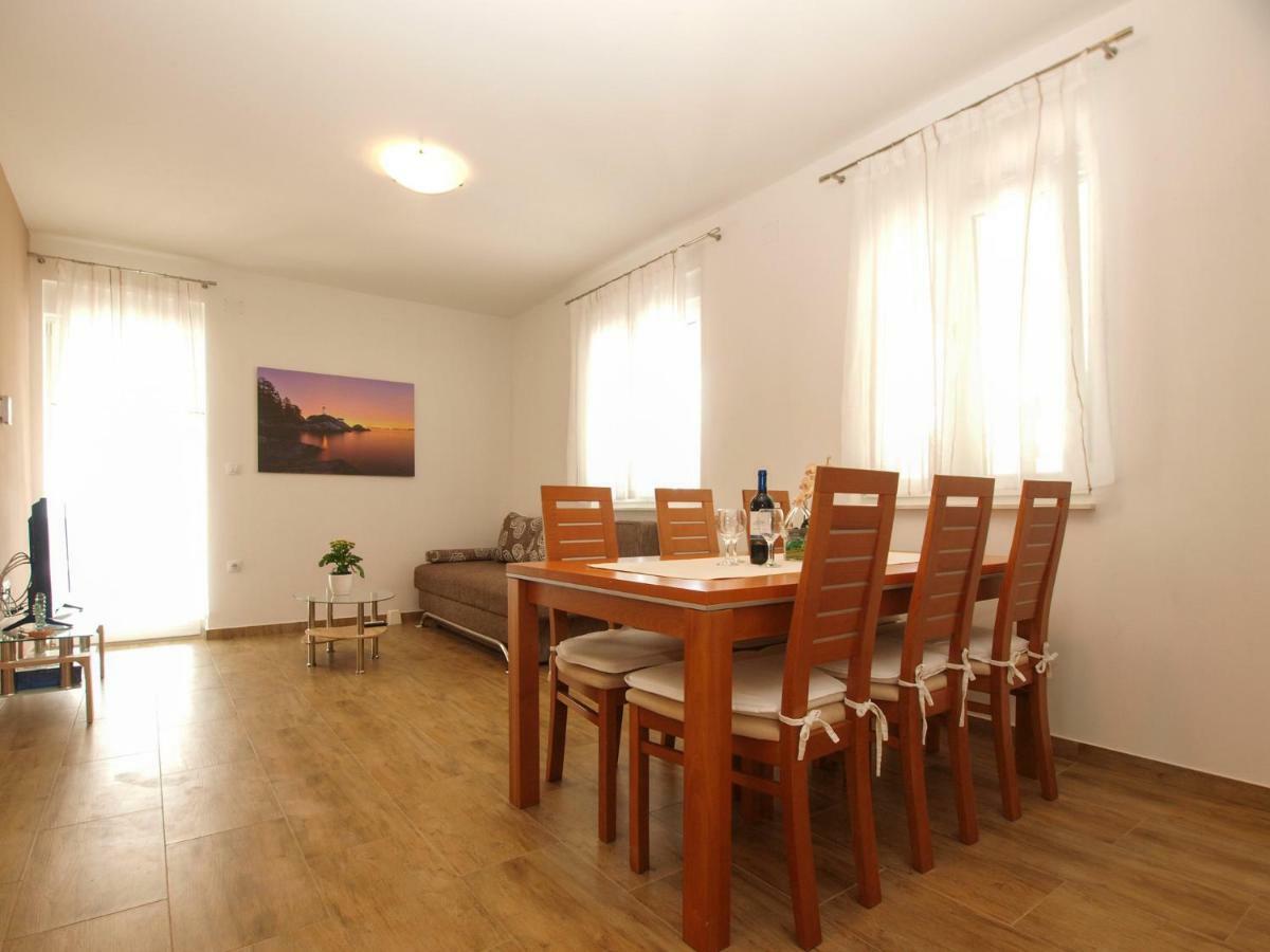 4 Stars Apartments-Pikula Fazana Exterior photo