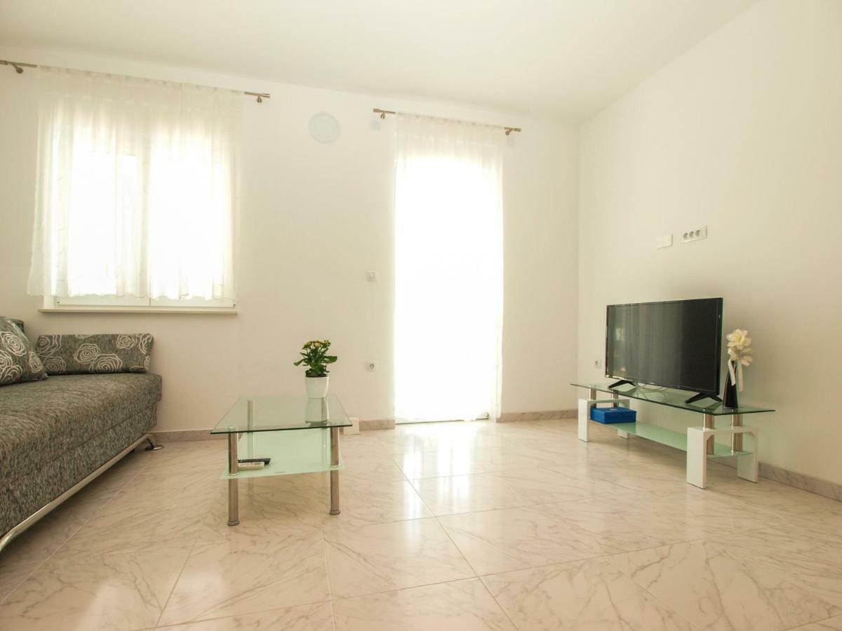 4 Stars Apartments-Pikula Fazana Exterior photo