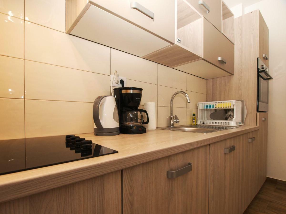 4 Stars Apartments-Pikula Fazana Exterior photo