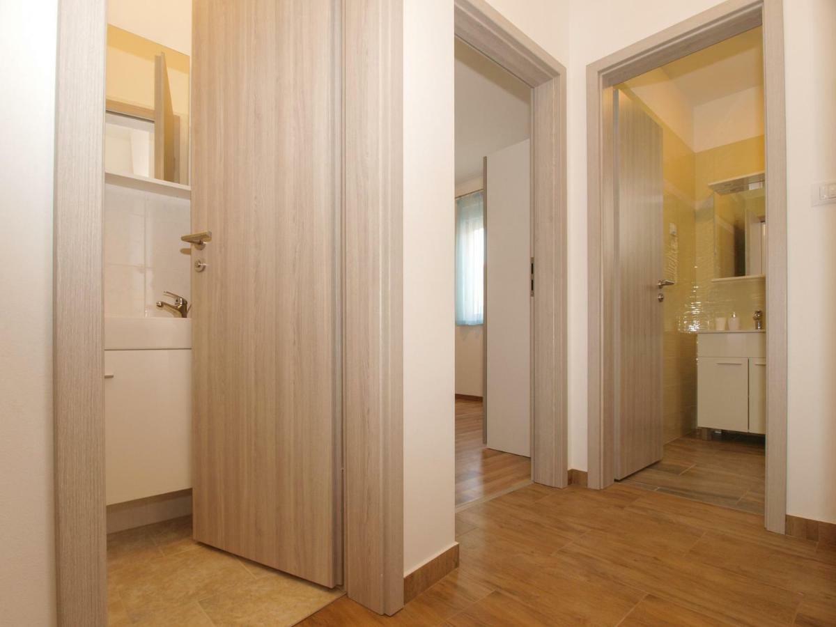 4 Stars Apartments-Pikula Fazana Exterior photo